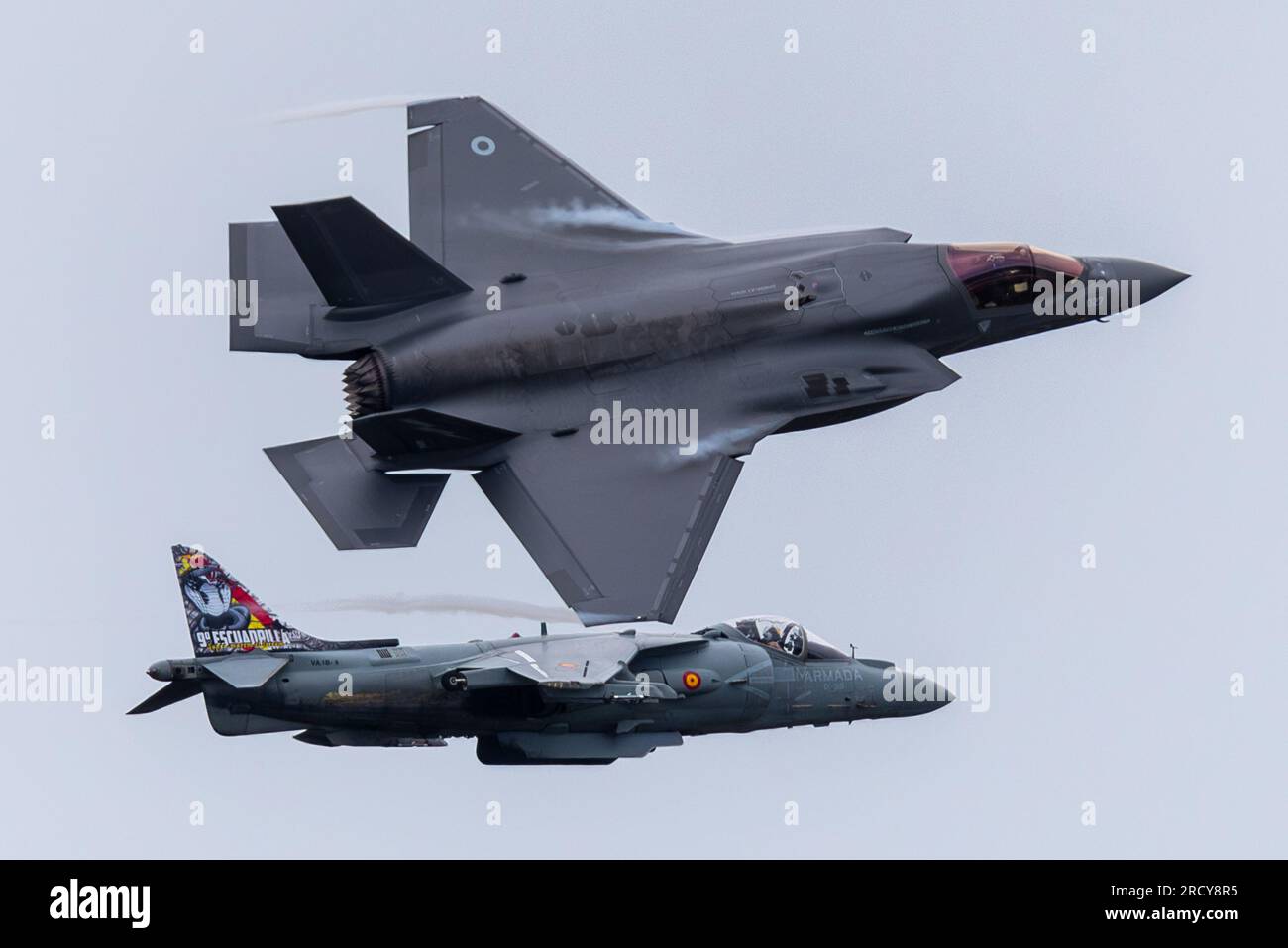 RAF F F-35B Lightning II avec la marine espagnole Harrier II au Royal International Air Tattoo, riat, spectacle aérien, RAF Fairford, Gloucestershire, ROYAUME-UNI. Plans Banque D'Images