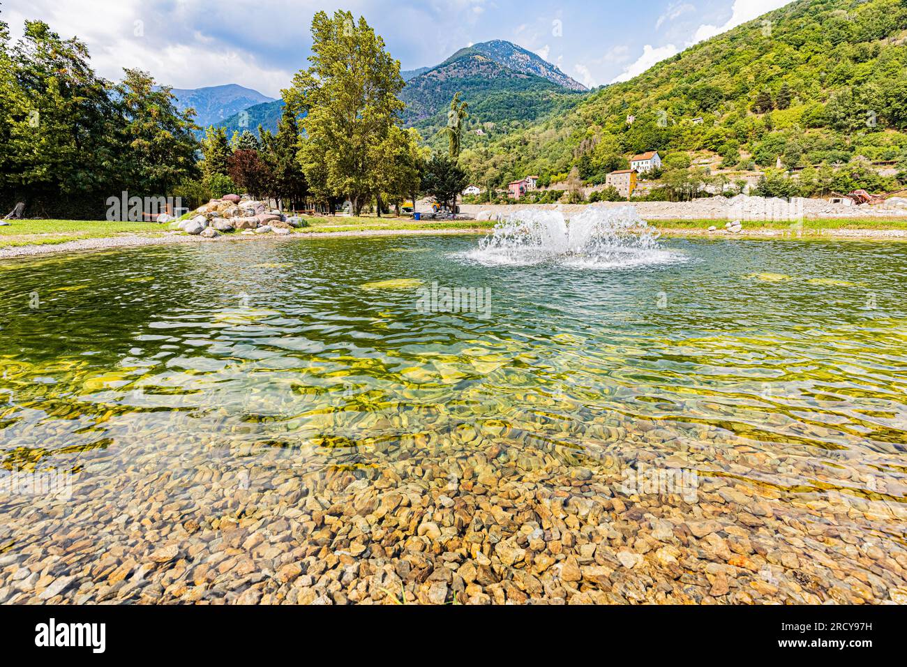 Bilan de découverte estivale de la commune de Roquebilière dans les Alpes-Maritimes en région Provence-Alpes-Côte-d'Azur. Reportage découverte estival Banque D'Images