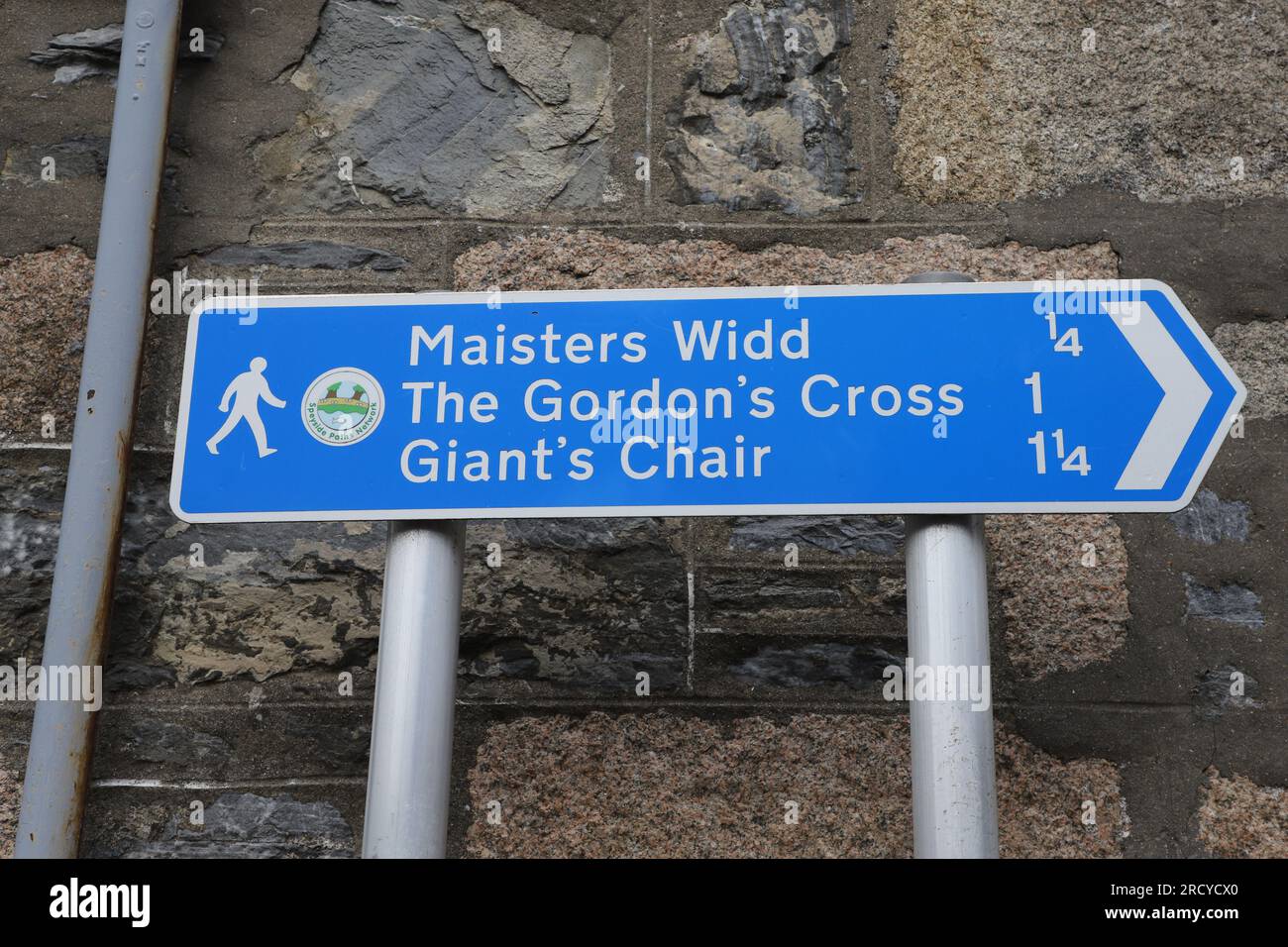 Signez sur Speyside Path Network pour Maisters Widd, The Gordon's Cross, Giant's chair Dufftown Scotland juillet 2023 Banque D'Images