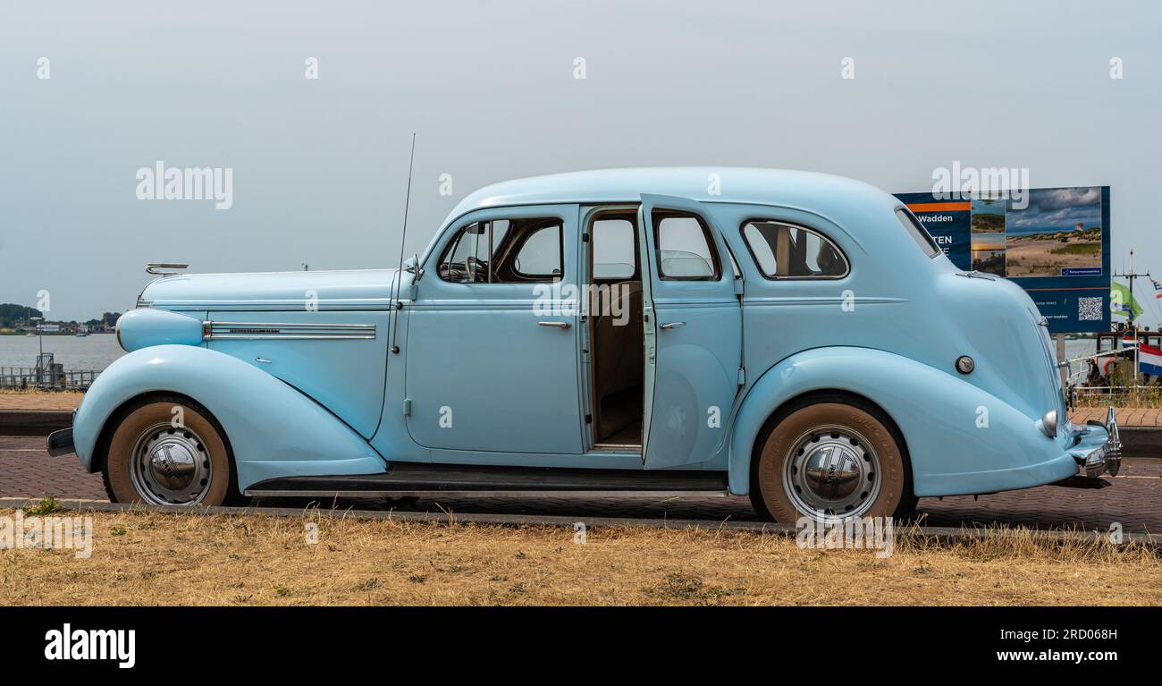Lelystad, pays-Bas, 18.06.2023, voiture de luxe classique Nash Ambassador huit de 1938 à la Journée nationale Oldtimer Banque D'Images