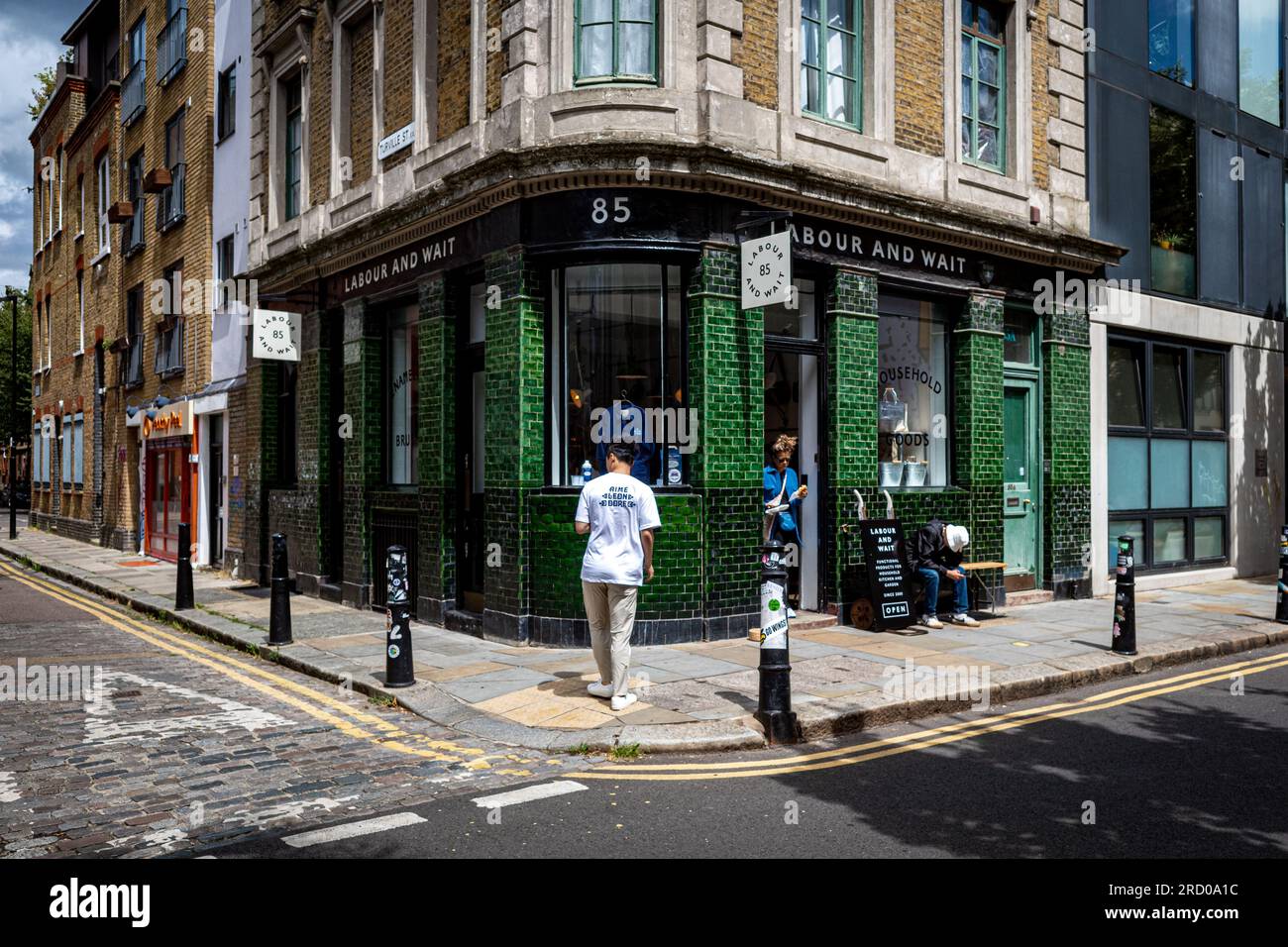 Le Labour and Wait vintage style maison et magasin de vêtements dans la zone à la mode Shoreditch de Londres. Travail et attente Londres. Banque D'Images