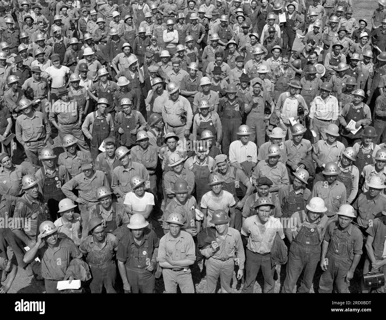 Foule de travailleurs de la construction, Tennessee Valley Authority, fort Loudoun Dam, Loudoun County, Tennessee, États-Unis, Arthur Rothstein, États-Unis Farm Security Administration, juin 1942 Banque D'Images