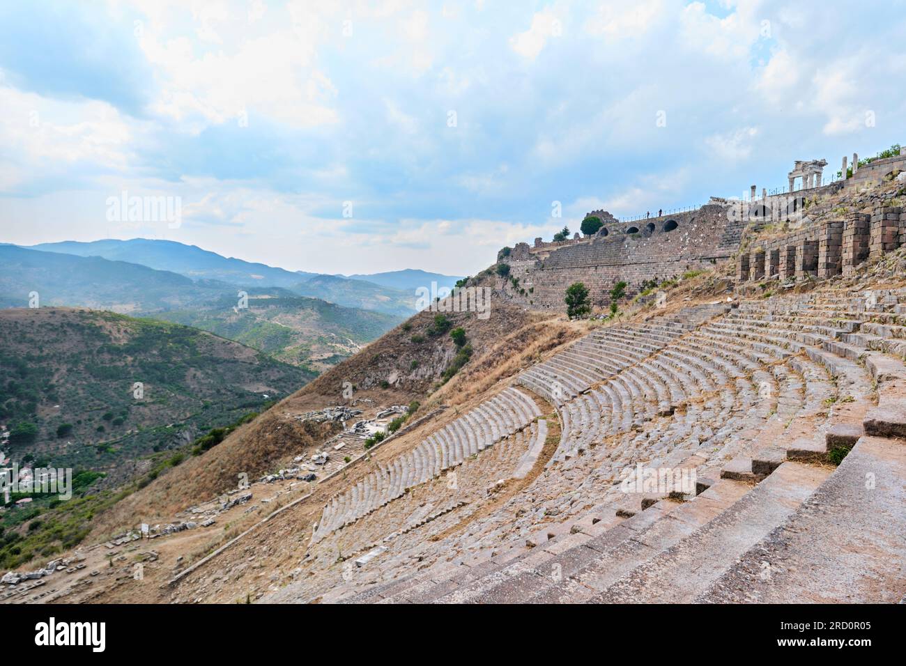 Bergama, Turquie - 20 juillet 2023 : le théâtre hellénistique de la ville antique de Pergame Banque D'Images