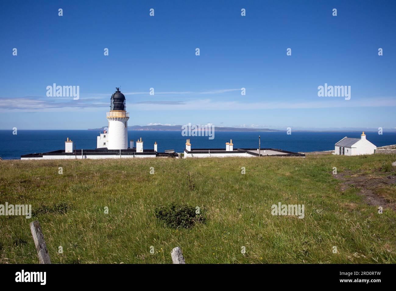Dunnet Head, Caithness, Écosse, 6 juillet 2023, Une vue incluant le phare de Dunnet Head. Banque D'Images