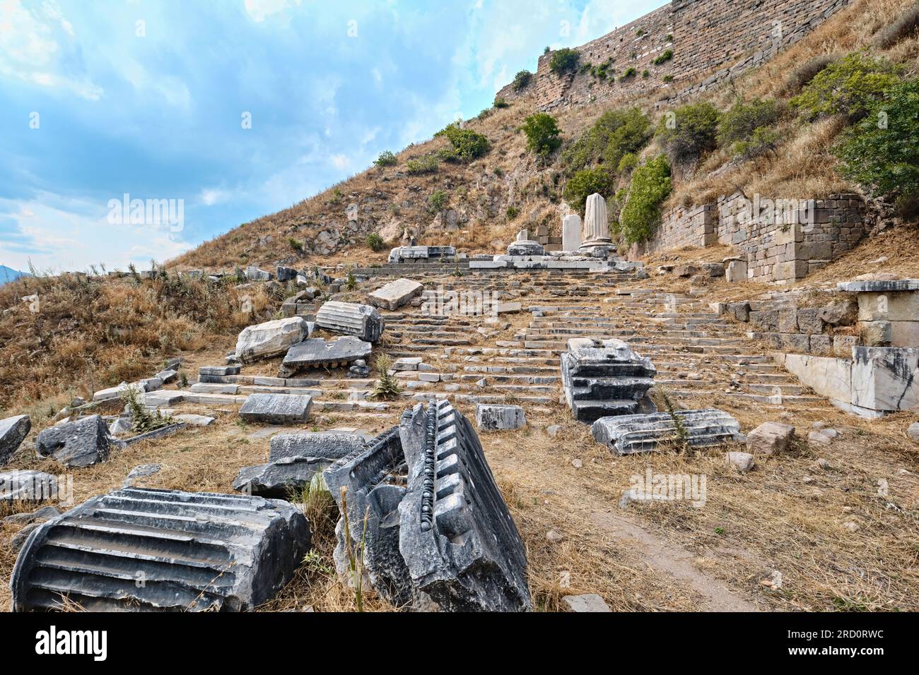 Bergama, Turquie - 20 juillet 2023 : ruines du temple de Dionysos dans la ville antique de Pergame Banque D'Images