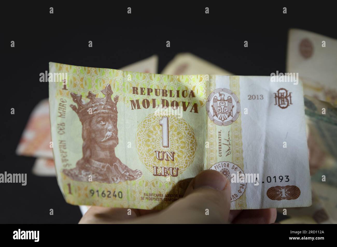 Photo de billets empilés de 1 moldovan lei. Le leu est la monnaie de la Moldavie. Comme le leu roumain, le leu moldave est subdivisé en 100 Banque D'Images