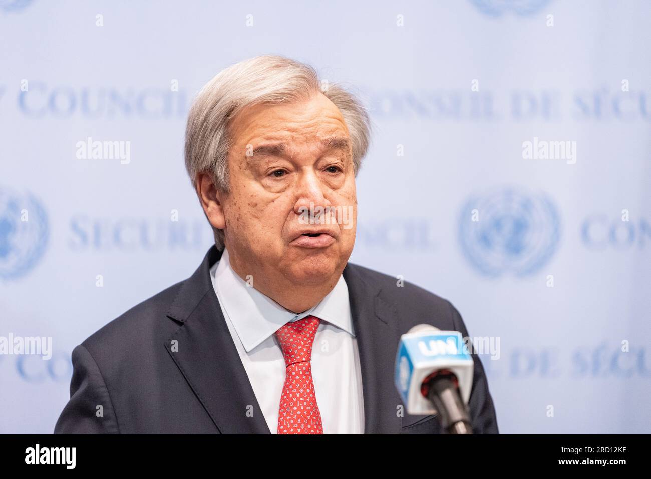 Le Secrétaire général Antonio Guterres fait une déclaration sur l'annulation par la Russie de l'initiative de la mer Noire visant à livrer des céréales et des engrais au marché mondial lors de la réunion du Conseil de sécurité au siège de l'ONU à New York le 17 juillet 2023 Banque D'Images