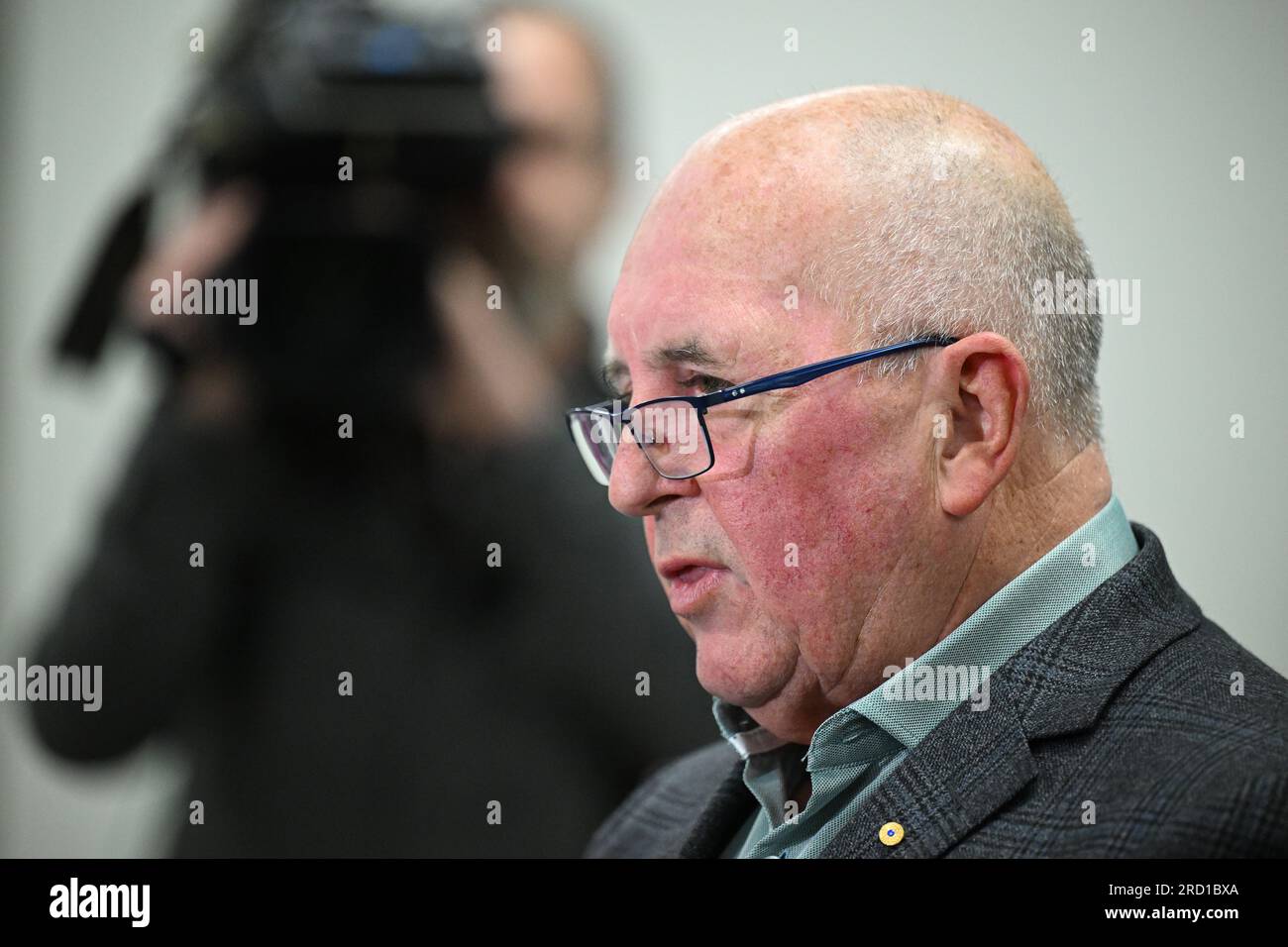 Melbourne, Australie. 18 juillet 2023. Craig Phillips, PDG de Jeux du Commonwealth en Australie, s’adresse aux médias lors d’une conférence de presse à Melbourne, le mardi 18 juillet 2023. Le gouvernement travailliste de Victoria Andrews a annulé les jeux du commonwealth de 2026, qui devaient se tenir dans l'ensemble du Victoria. (AAP image/James Ross) PAS D'ARCHIVAGE crédit : Australian Associated Press/Alamy Live News Banque D'Images
