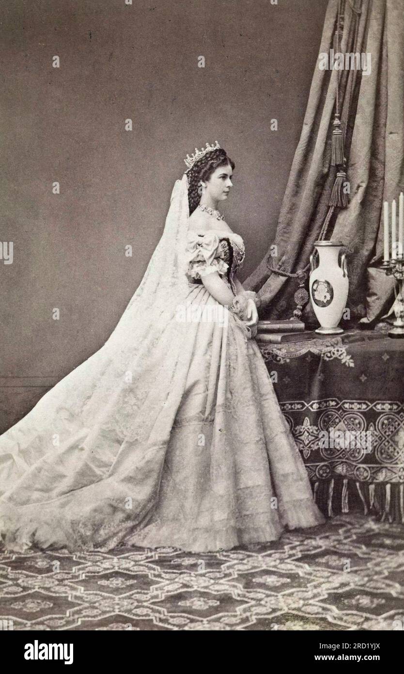 Elisabeth (Sissi), impératrice d'Autriche - Impératrice Elisabeth d'Autriche-Hongrie (1837-1898). Photo de Emil Rabending en 1867 Banque D'Images