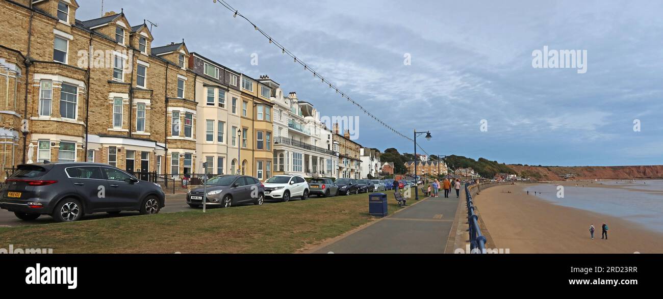 The Beach Rd, promenade panoramique, Filey Bay, North Yorkshire, Angleterre, ROYAUME-UNI, YO14 9LW Banque D'Images