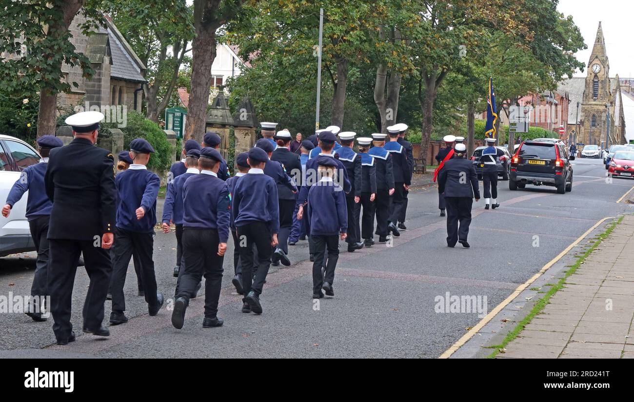 Filey cadets de la mer en parade de TS Unseen, Southdene, Filey, North Yorkshire, Angleterre, ROYAUME-UNI, YO14 9BB Banque D'Images