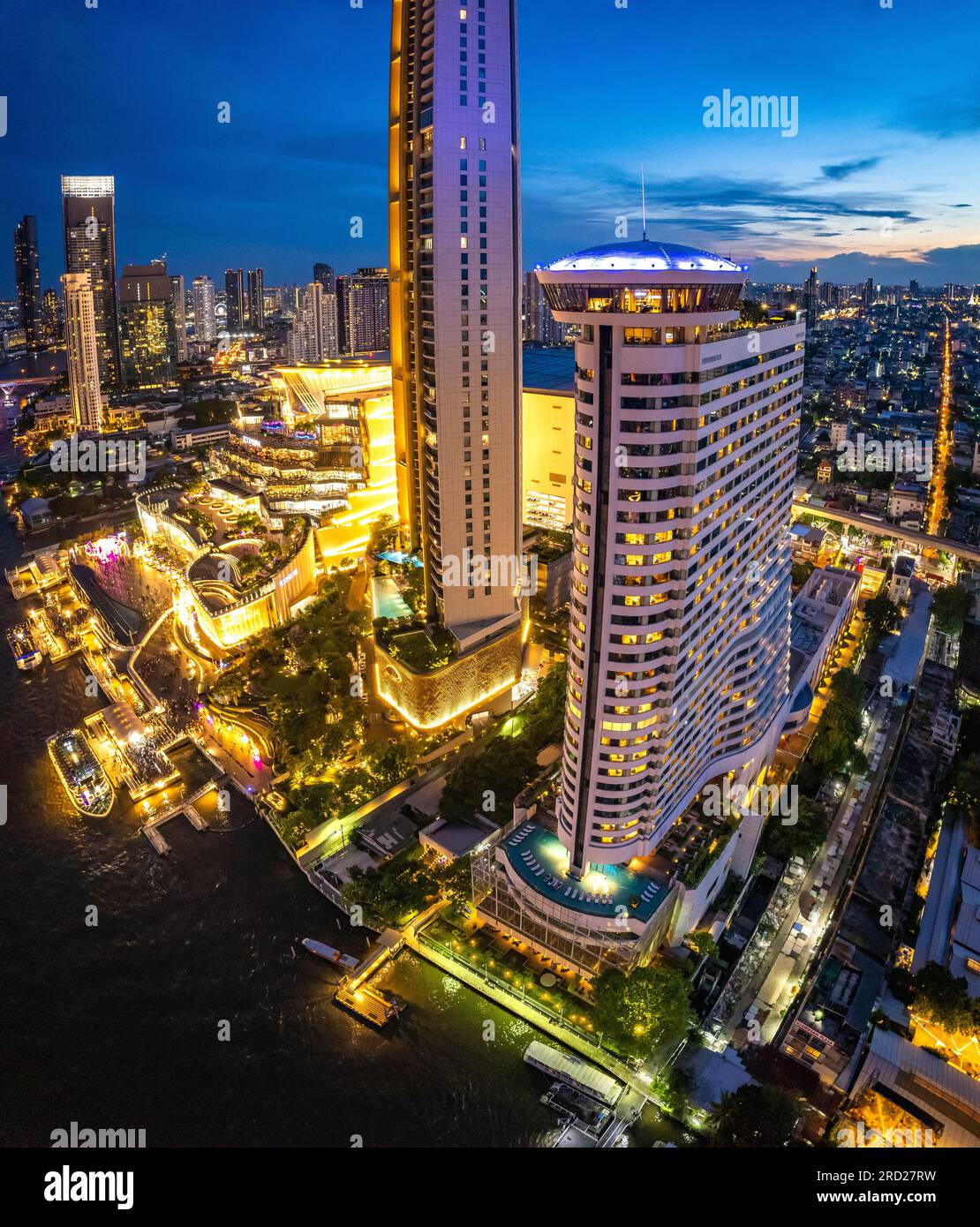 Vue aérienne de Khlong San et de la rivière Chao Phraya à Bangkok, Thaïlande Banque D'Images