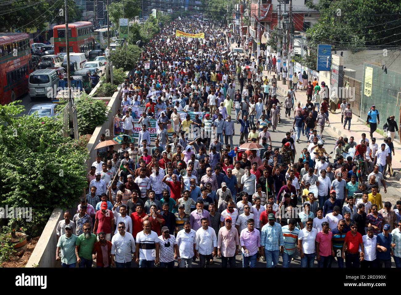 Dhaka, Dhaka, Bangladesh. 18 juillet 2023. Le principal parti d'opposition, le Parti nationaliste du Bangladesh (BNP), a organisé une marche d'environ 20 kilomètres de Gabtali à Dhaka au parc Bahadur Shah dans le Vieux Dhaka pour exiger la démission du Premier ministre Sheikh HasinaÂ et des élections sous un gouvernement intérimaire. (Image de crédit : © Syed Mahabubul Kader/ZUMA Press Wire) USAGE ÉDITORIAL SEULEMENT! Non destiné à UN USAGE commercial ! Crédit : ZUMA Press, Inc./Alamy Live News Banque D'Images