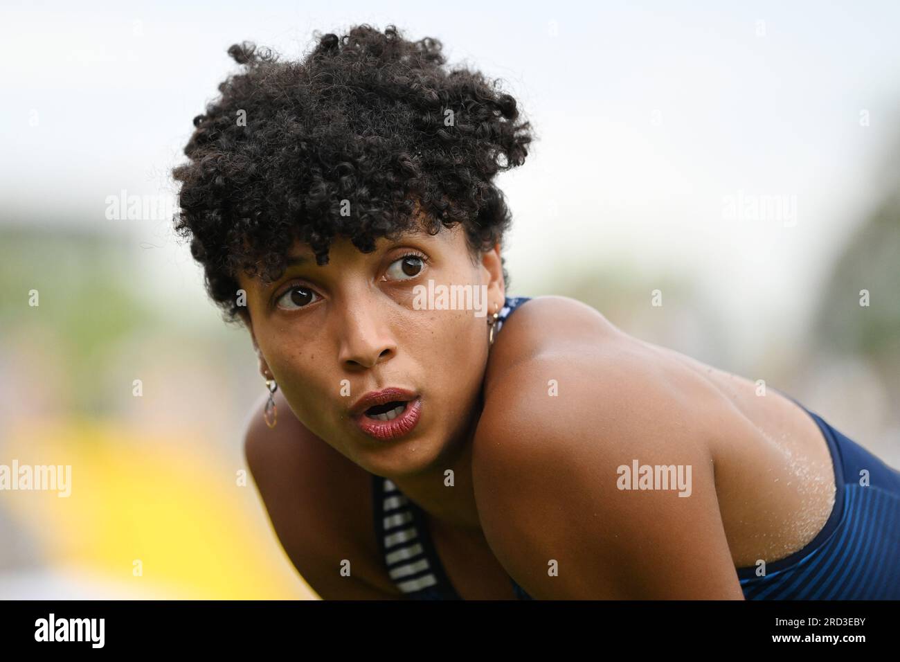 Kassel, Allemagne. 09 juillet 2023. Athlétisme : Championnats d'Allemagne à l'Auestadion. Saut en longueur, finale, femmes. Malaika Mihambo en action. La championne olympique de saut en longueur termine sa saison prématurément en raison d'une blessure et ne pourra pas défendre son titre aux Championnats du monde d'athlétisme à Budapest. La raison en est une «petite déchirure des fibres musculaires dans la cuisse», a annoncé mardi sa direction. Crédit : Swen Pförtner/dpa/Alamy Live News Banque D'Images