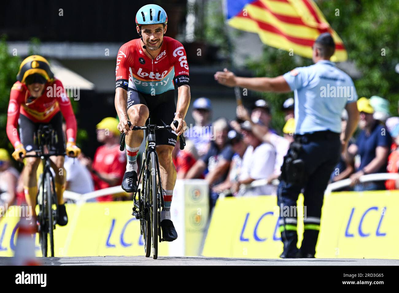 Combloux, France. 18 juillet 2023. Le Belge Victor Campenaerts de Lotto-Dstny  franchit la ligne d'arrivée de l'étape 16 du Tour de France, un  contre-la-montre individuel de Passy à Combloux (22, 4 km),