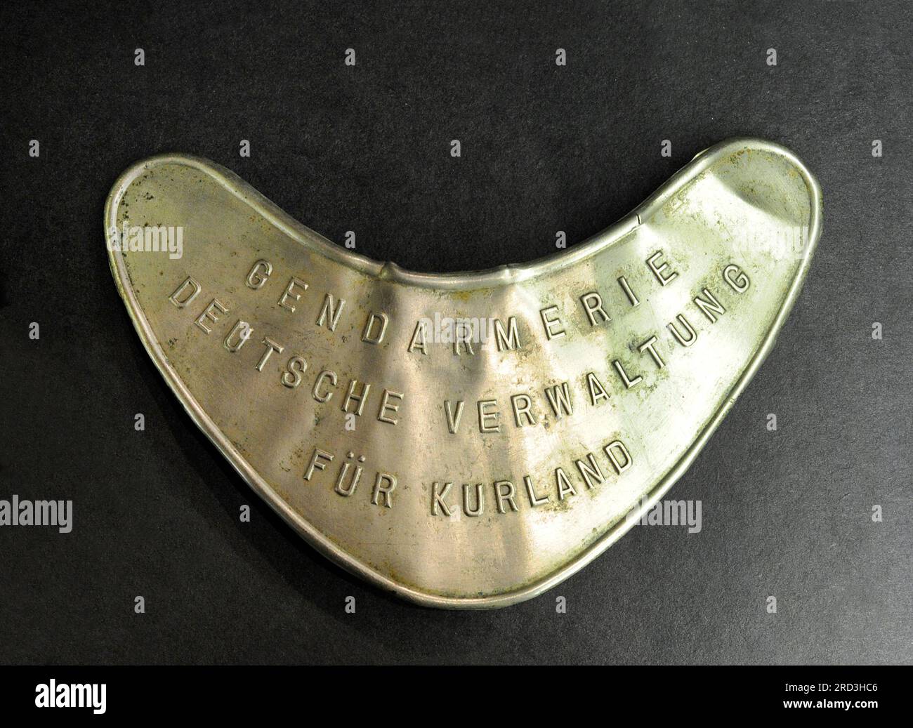 Première Guerre mondiale (1914-1918). Lettonie. Gorget de la gendarmerie de campagne de l'administration militaire allemande à Kurzeme (Courlande). Les principales tâches de la gendarmerie sont de maintenir l ' ordre public, de faire respecter le paiement des impôts et, si nécessaire, de désarmer la population. Musée letton de la guerre. Riga. Lettonie. Banque D'Images