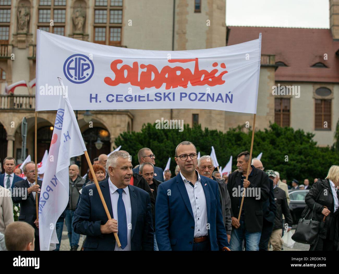 La communauté de Poznzn assiste à une cérémonie le 28 juin 2023 au Monument du soulèvement de 1956 à Poznań, en Pologne, commémorant les manifestations de 1956. Les manifestations de Poznań 1956, également connues sous le nom de soulèvement de Poznań 1956 ou Poznań juin (Poznański Czerwiec ), sont la première d'une série de manifestations massives du peuple polonais contre le gouvernement dictatorial communiste de la République populaire de Pologne. Banque D'Images