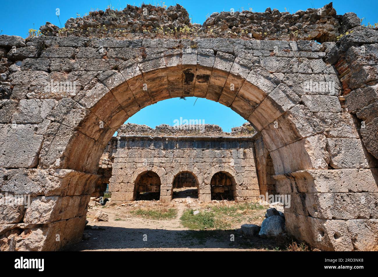Antalya, Turquie - 18 juillet 2023 : ruines antiques de bains romains dans la ville antique de Tlos Banque D'Images