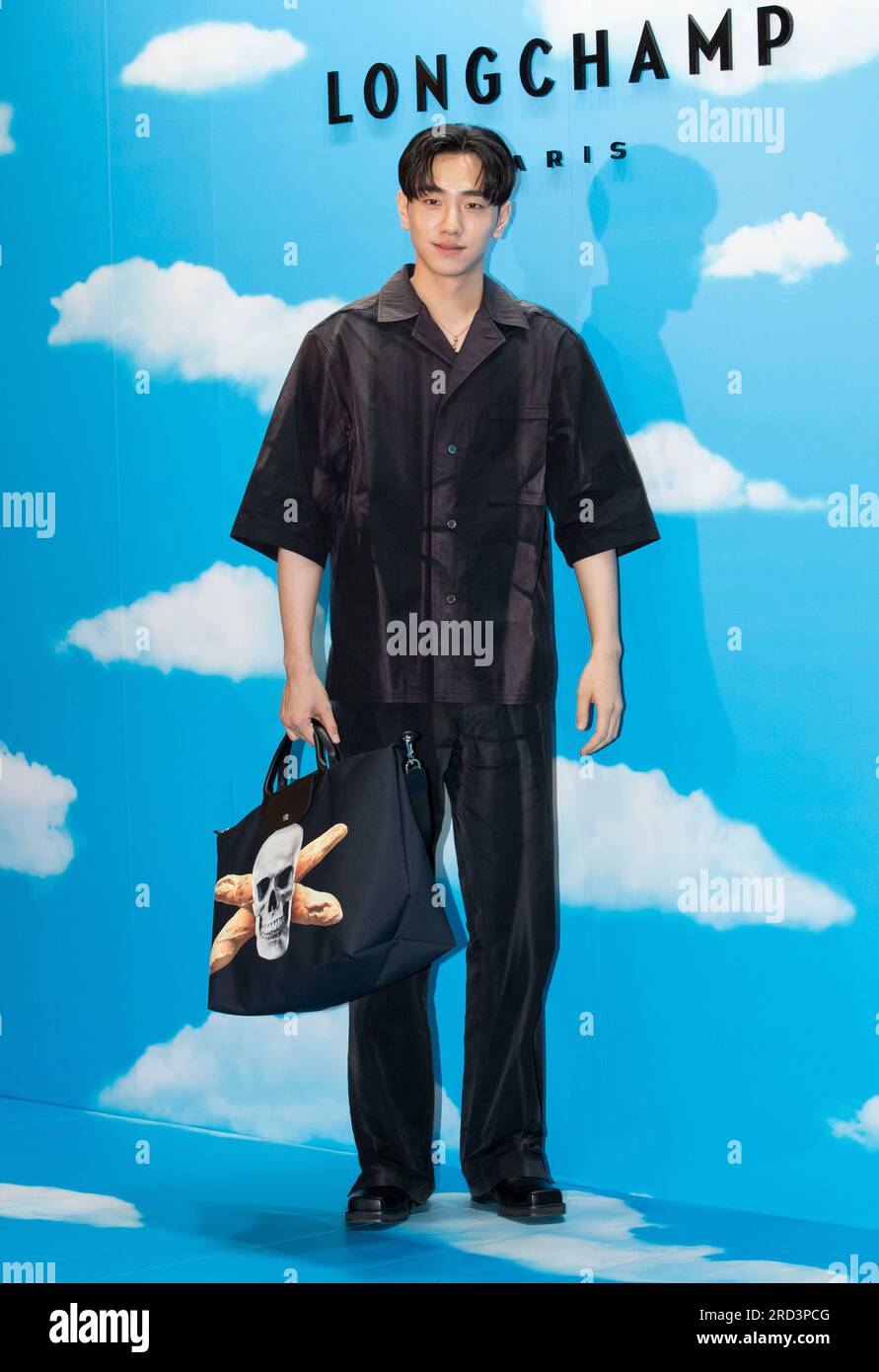 Séoul, Corée du Sud. 18 juillet 2023. Nam Yoon-soo, mannequin sud-coréen, assiste à un photocall pour le Longchamp and Toiletpaper collaboration Collection Pop-Up Store Event à Séoul, en Corée du Sud, le 18 juillet 2023. (Photo de Lee Young-ho/Sipa USA) crédit : SIPA US/Alamy Live News Banque D'Images