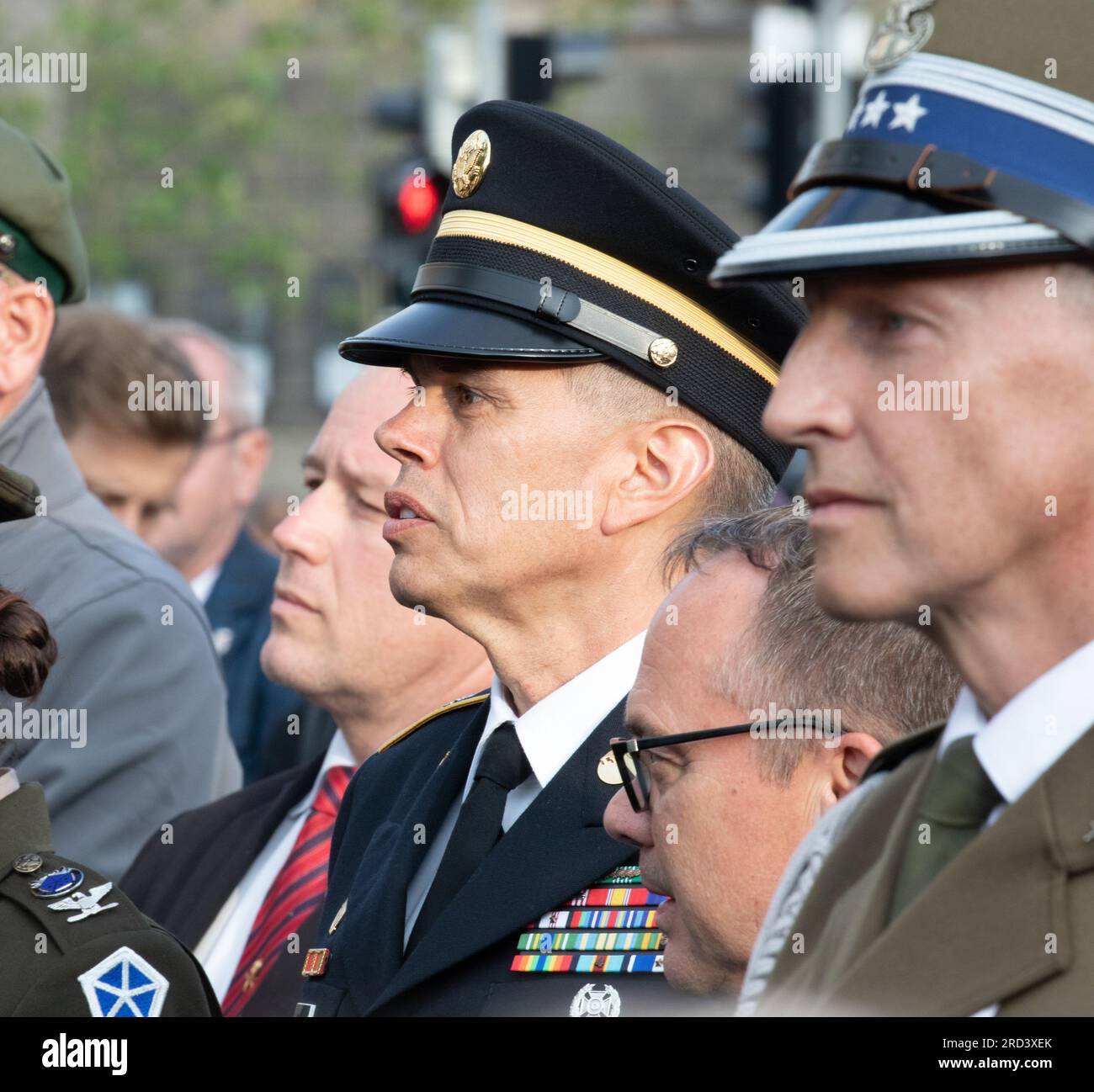 ÉTATS-UNIS Le Sgt. D'armée Patrick O'Rourke, chef principal du Ve corps en Pologne assiste à une cérémonie le 28 juin 2023, au Monument du soulèvement de 1956 à Poznań, en Pologne, commémorant les manifestations de 1956. Les manifestations de Poznań 1956, également connues sous le nom de soulèvement de Poznań 1956 ou Poznań juin (Poznański Czerwiec ), sont la première d'une série de manifestations massives du peuple polonais contre le gouvernement dictatorial communiste de la République populaire de Pologne. Banque D'Images