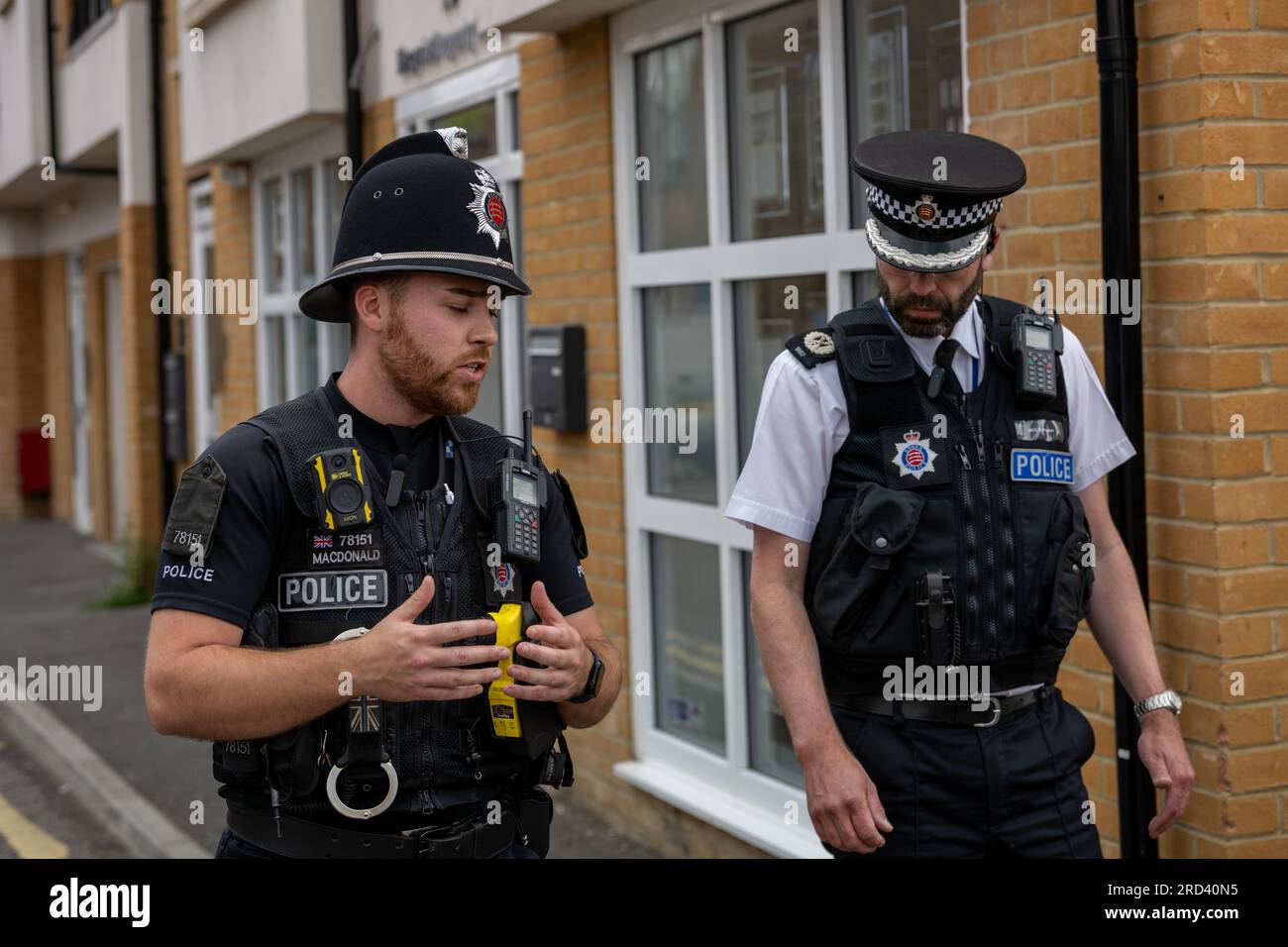 Brentwood Essex 18th Jul 2023 un financement supplémentaire de 1,1 millions de livres sterling du gouvernement permettra des patrouilles à haute visibilité (hotspot policing) et une intervention ciblée pour lutter contre les comportements antisociaux (ASB) dans 11 hotspots à travers l'Essex. Environ 30 000 heures de patrouilles d’officiers et de partenaires seront effectuées sur neuf mois dans les zones. Le financement est fourni par le gouvernement central dans le cadre de sa stratégie de comportement antisocial et est conçu pour offrir des patrouilles à haute visibilité, la participation du public, la sensibilisation ciblée des jeunes et une intervention précoce. Crédit : Ian Davidson/Alamy Live News Banque D'Images