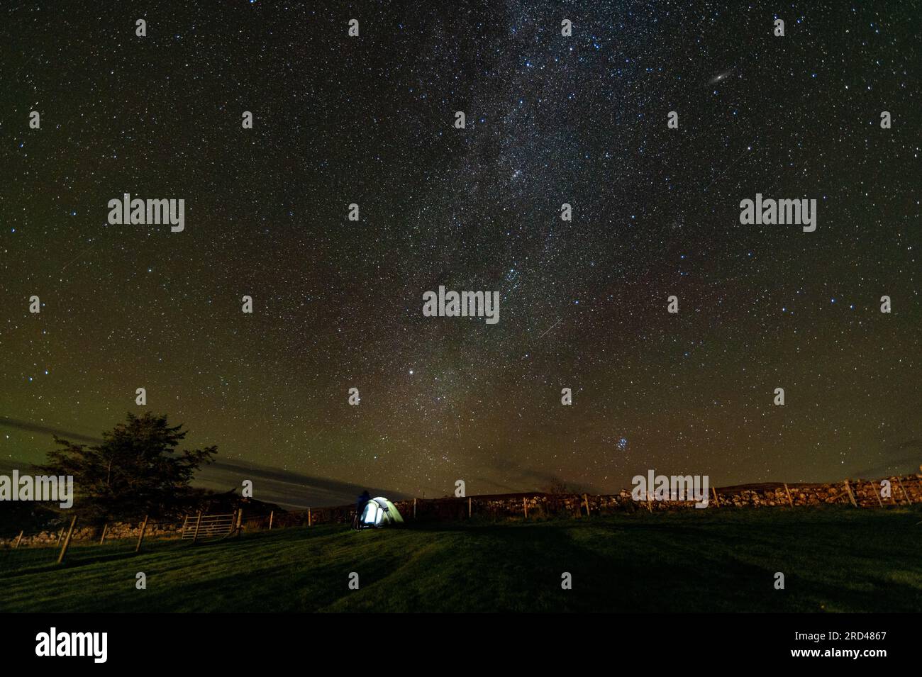 Observation des étoiles sur l'île de Skye, Écosse Banque D'Images