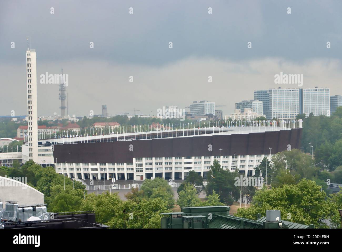 Stade olympique d'Helsinki sous ciel nuageux en juillet 2023 Banque D'Images