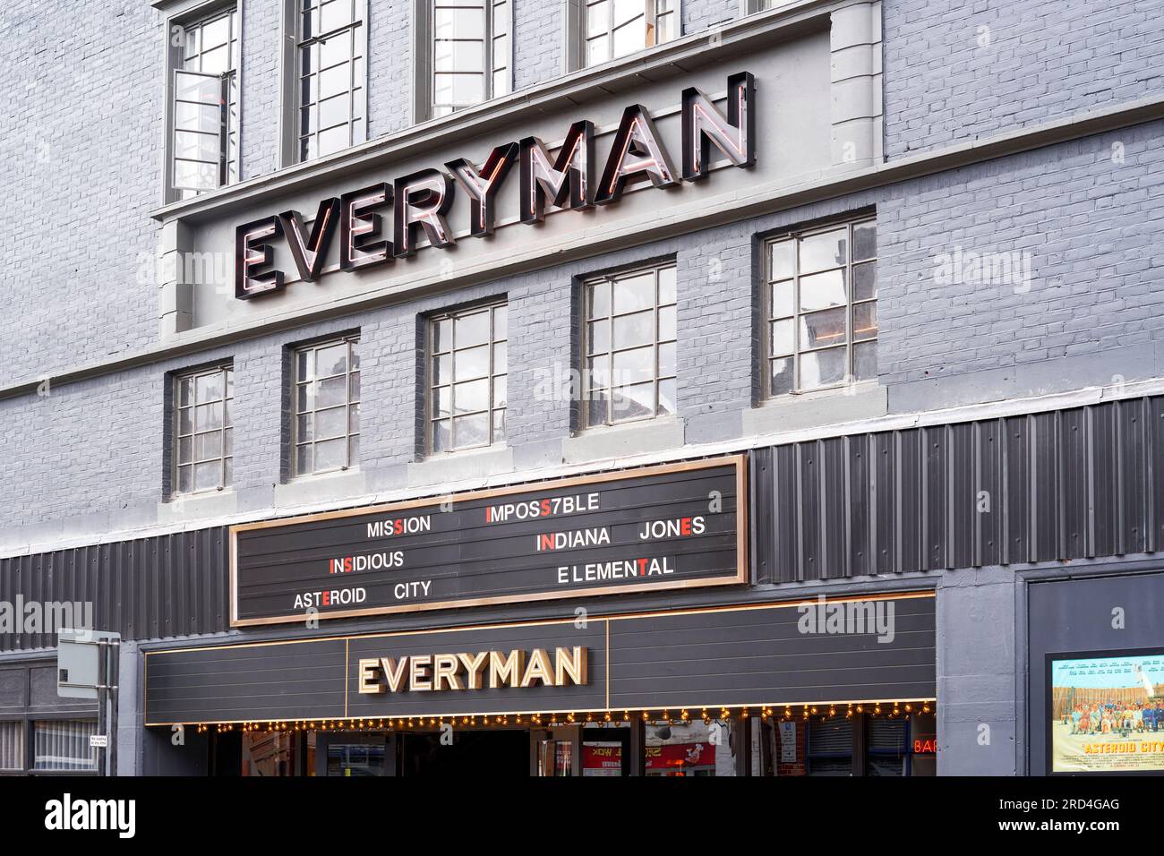 Entrée au cinéma Everyman avec liste des films projetés Banque D'Images