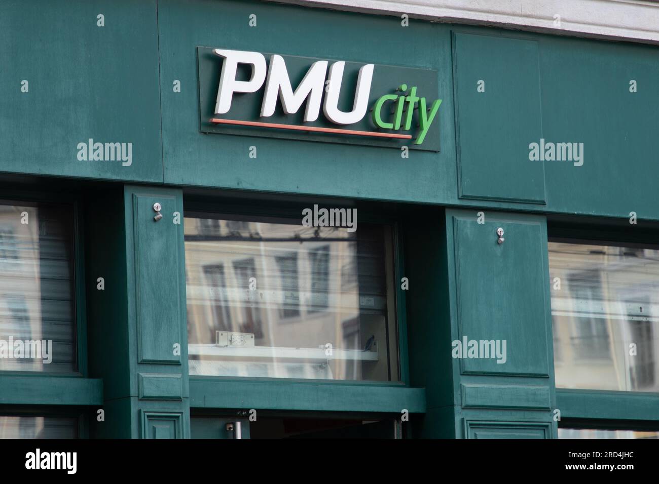 Bordeaux , Aquitaine France - 07 15 2023 : PMU ville logo et texte marque signe magasin façade murale magasin français chevaux course Paris organisation sportive Banque D'Images