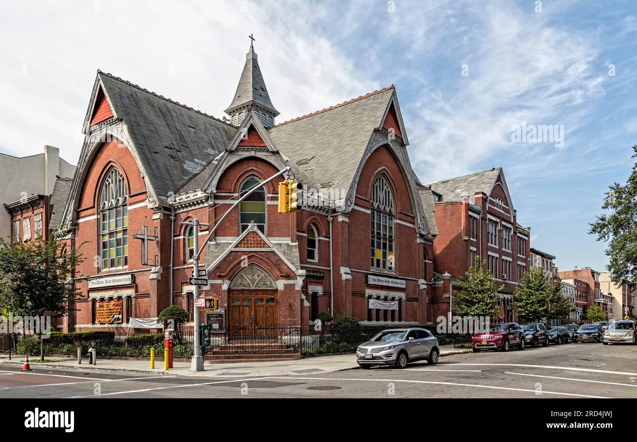 Bedford Stuyvesant : Renaissance gothique l'église épiscopale méthodiste John Wesley a été construite en 1881 sous le nom de Nostrand Avenue M.E. Church. Banque D'Images
