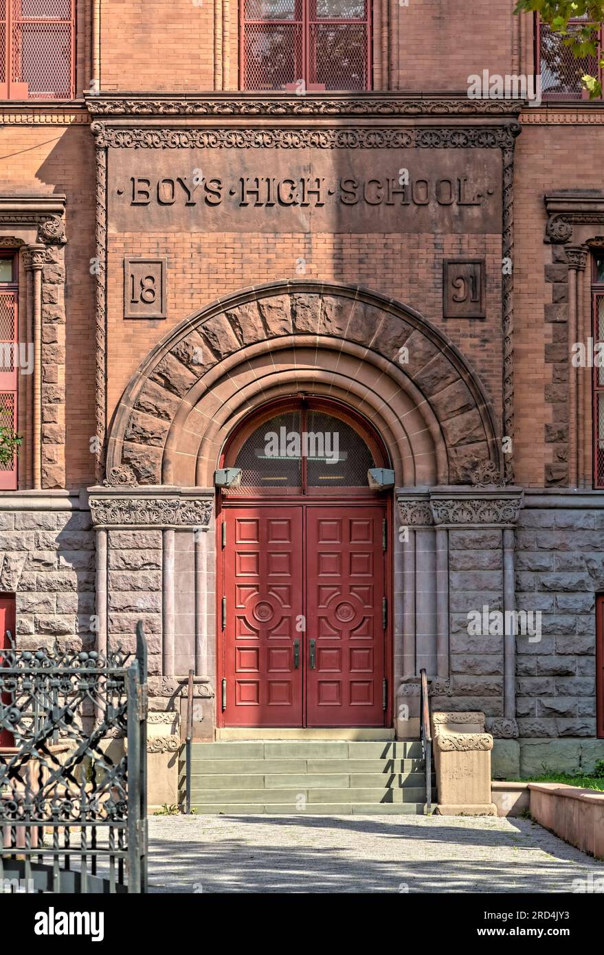 Bedford Stuyvesant : monument historique Boys High School, roman avec enthousiasme, conçu par le même architecte que la Girls High School voisine. Banque D'Images