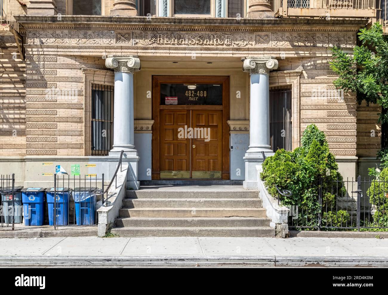 Bedford Stuyvesant : New York Landmark Renaissance utilise la brique romaine et la terre cuite, et des tourelles à coiffe conique dans son design Renaissance française. Banque D'Images