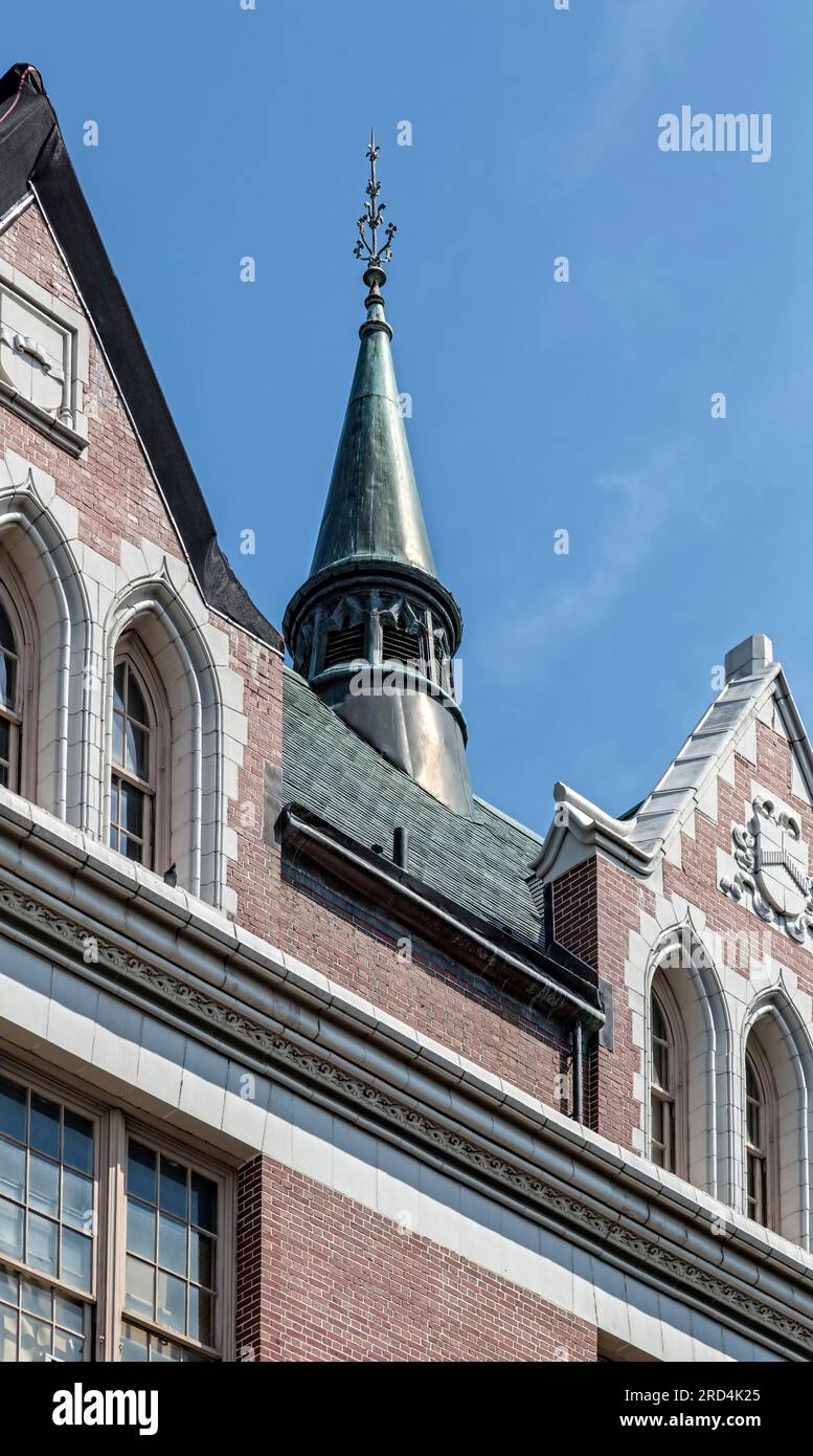 Bedford Stuyvesant : monument historique Girls High School, gothique victorien, conçu par le même architecte que le Boys High School à proximité. Banque D'Images