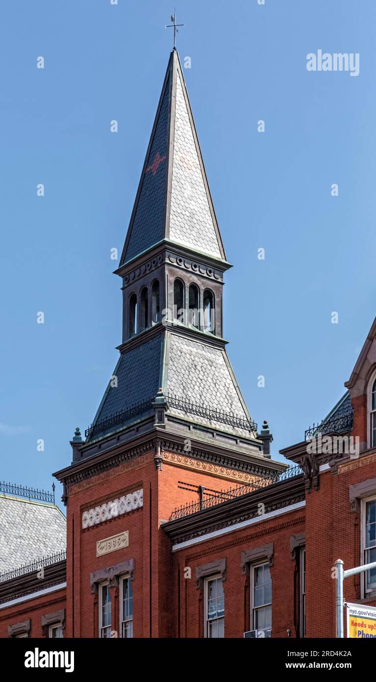 Bedford Stuyvesant : monument historique Girls High School, gothique victorien, conçu par le même architecte que le Boys High School à proximité. Banque D'Images