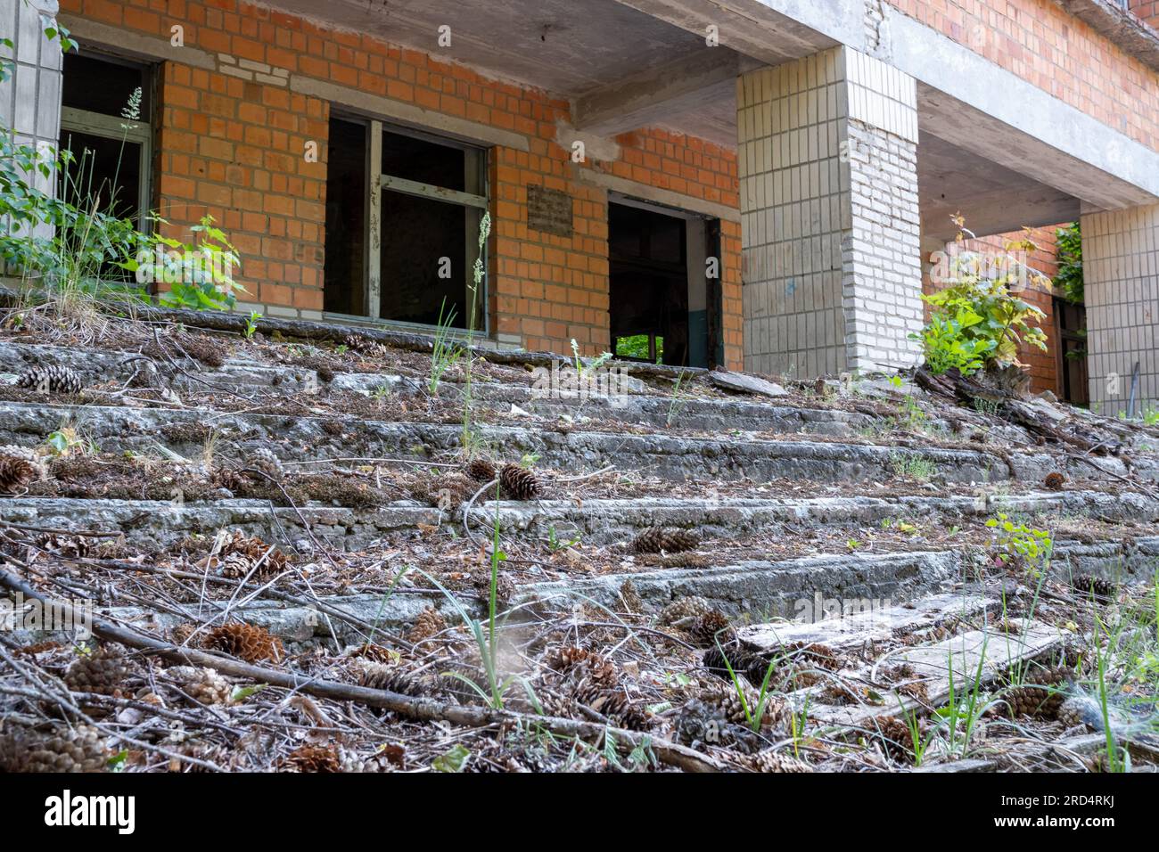Un bâtiment d'école abandonné de la zone d'exclusion radioactive du Bélarus Banque D'Images