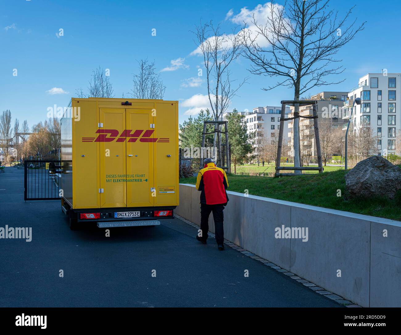 DHL service de livraison de colis, Berlin, Allemagne Banque D'Images