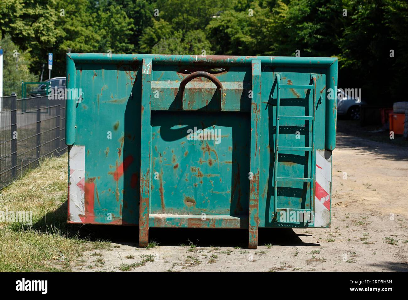 Benne verte avec déchets végétaux, conteneur à déchets, Allemagne Banque D'Images