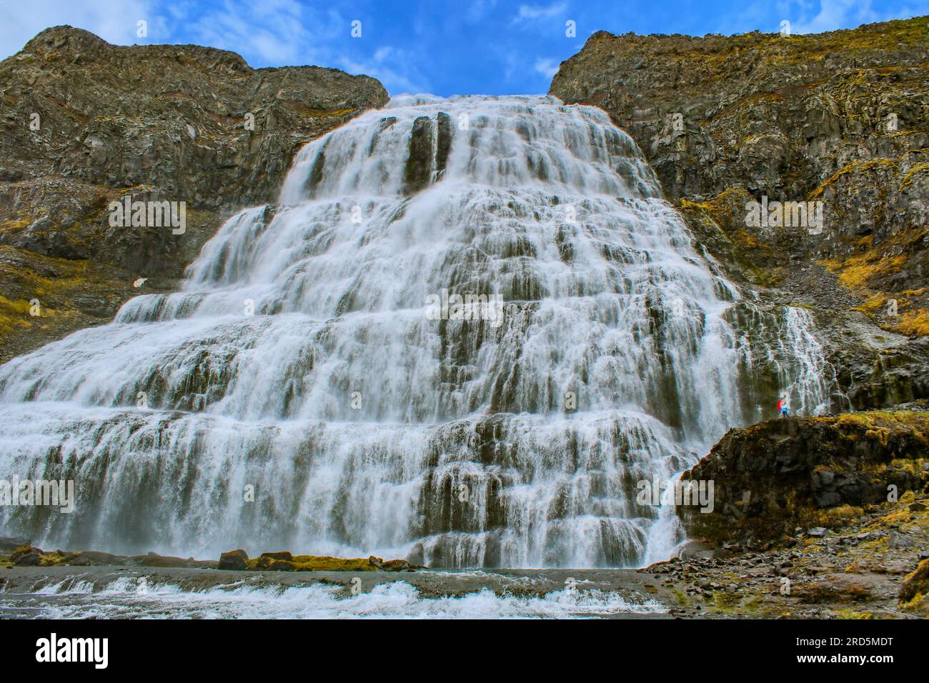 Dynjandi est la plus célèbre cascade des Fjords de l'Ouest et l'une des plus belles chutes d'eau de toute l'Islande Banque D'Images