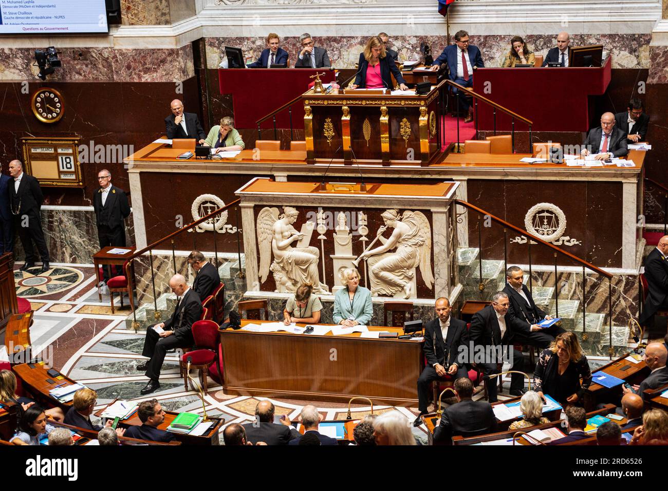 Paris, France. 18 juillet 2023. Vue générale de l'hémicycle à l'Assemblée nationale pendant la séance de questions au gouvernement. Séance de questions pour le gouvernement d'Elisabeth borne à l'Assemblée nationale, au Palais Bourbon à Paris. Crédit : SOPA Images Limited/Alamy Live News Banque D'Images