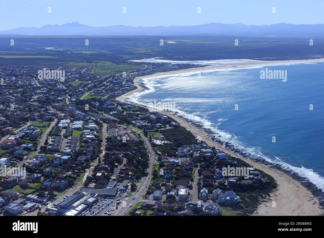 Jeffreys Bay, Eastern Cape South Africa - 11 juillet 2023 : vue aérienne de Jeffreys Bay un jour d'hiver. Banque D'Images