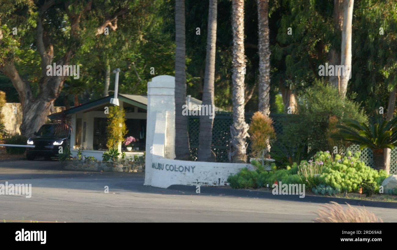 Malibu, Californie, États-Unis 16 juillet 2023 Malibu Colony on Pacific Coast Highway à Malibu, Californie, États-Unis. Les résidents de Malibu Colony incluent Bing Crosby, Clara Bow, Tatum OÕNeal, Harold Lloyd, Gloria Swanson, Barbara Stanwyck, Michael Landon, Spencer Tracy, Robert Redford, Frank Sinatra. Photo de Barry King/Alamy stock photo Banque D'Images