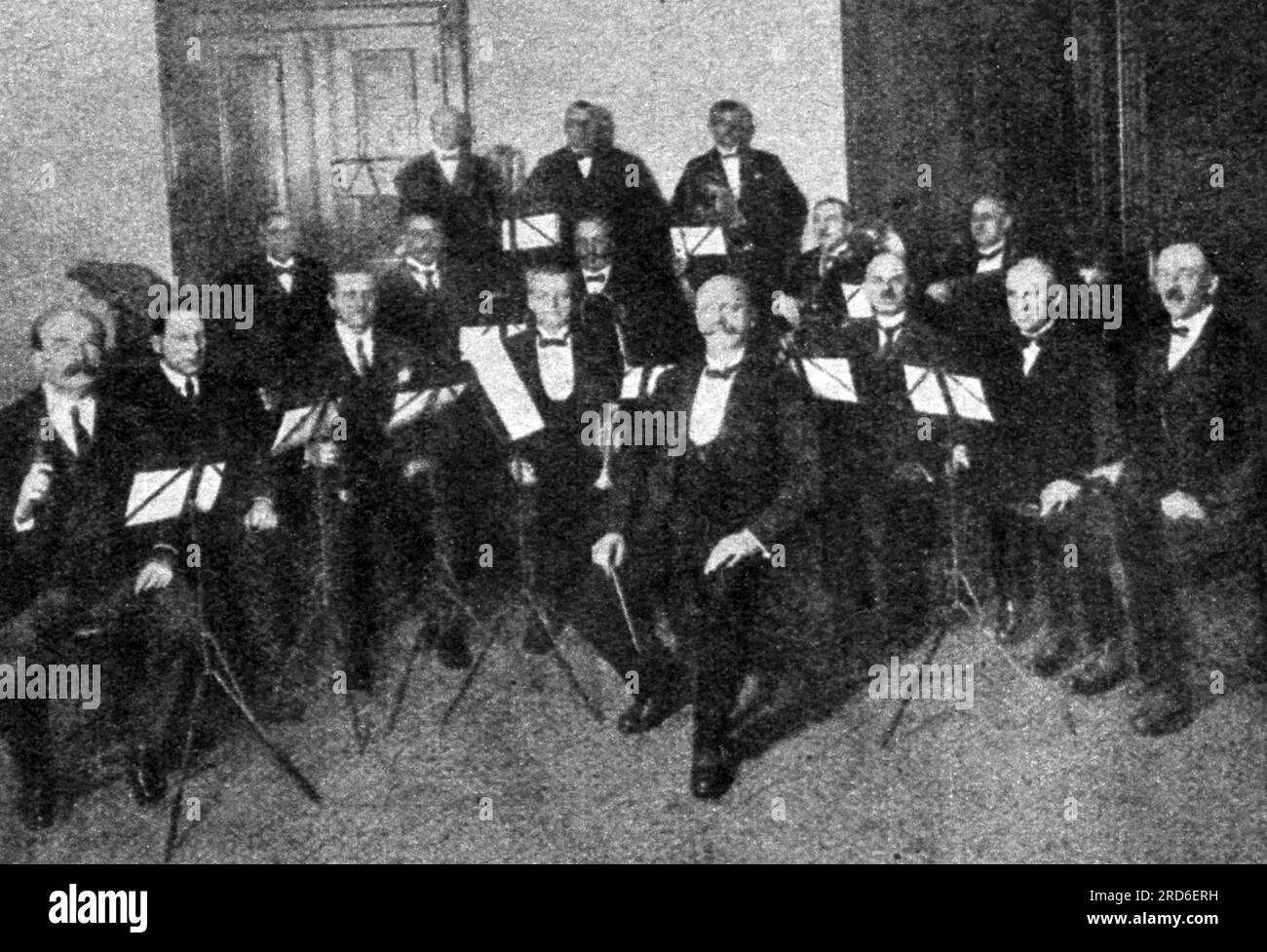Woitschach, Carl, 29.2.1864 - 24.5,1939, chef d'orchestre et compositeur allemand, avec son orchestre, années 1920, DROITS-SUPPLÉMENTAIRES-AUTORISATION-INFO-NON-AVAILABLE Banque D'Images