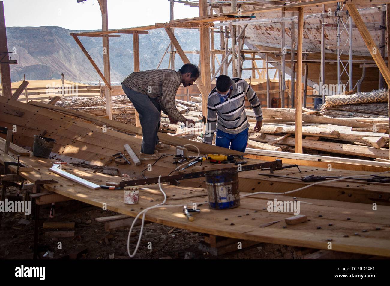 Scènes d'une usine de boutre à sur, Oman Banque D'Images