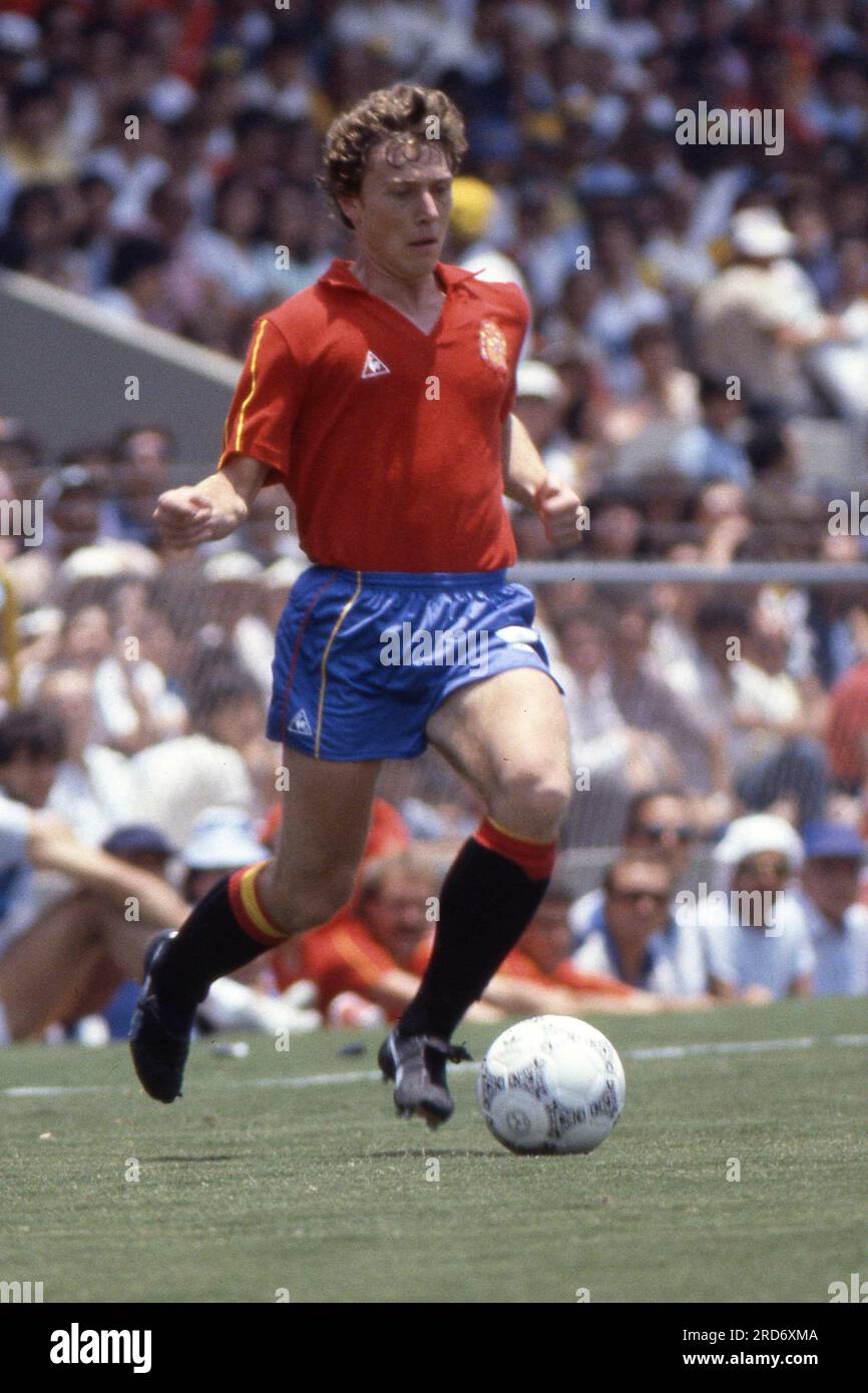 Mexico, Mexiko. 11 juillet 2013. PHOTO D'ARCHIVE : Emilio BUTRAGUENO a 60 ans le 22 juillet 2023, Emilio BUTRAGUENO, ESP, joueur de football, Joueur national espagnol, action, simple action avec ballon, ici à la coupe du monde de football 1986 au Mexique, Mexique, coupe du monde FIFA 1986, photo non datée en juin 1986, ? Crédit : dpa/Alamy Live News Banque D'Images