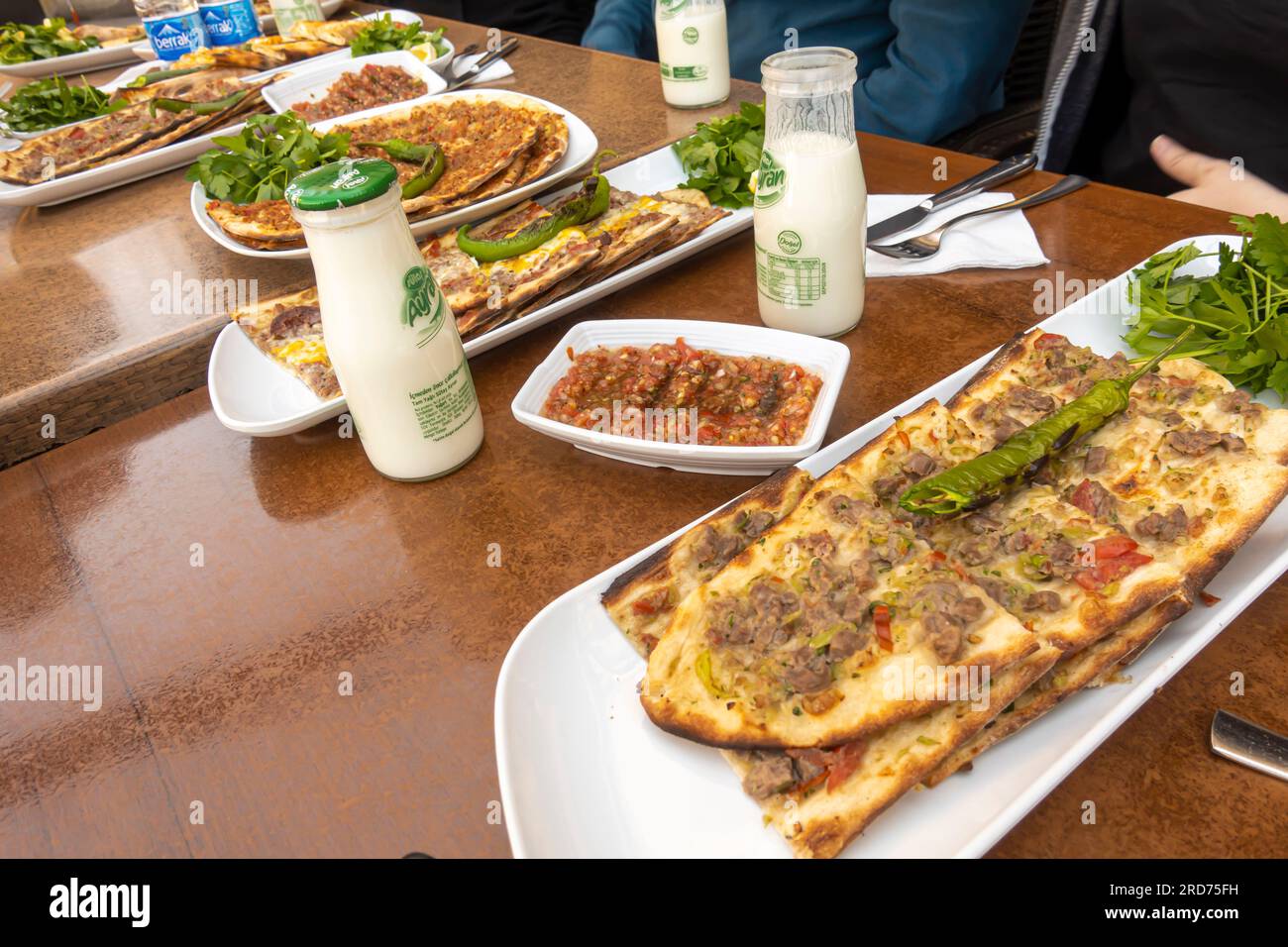 Viande hachée pizza turque Kiymali Murgup restaurant Ürgüp/Nevşehir Cappadoce Turquie Banque D'Images