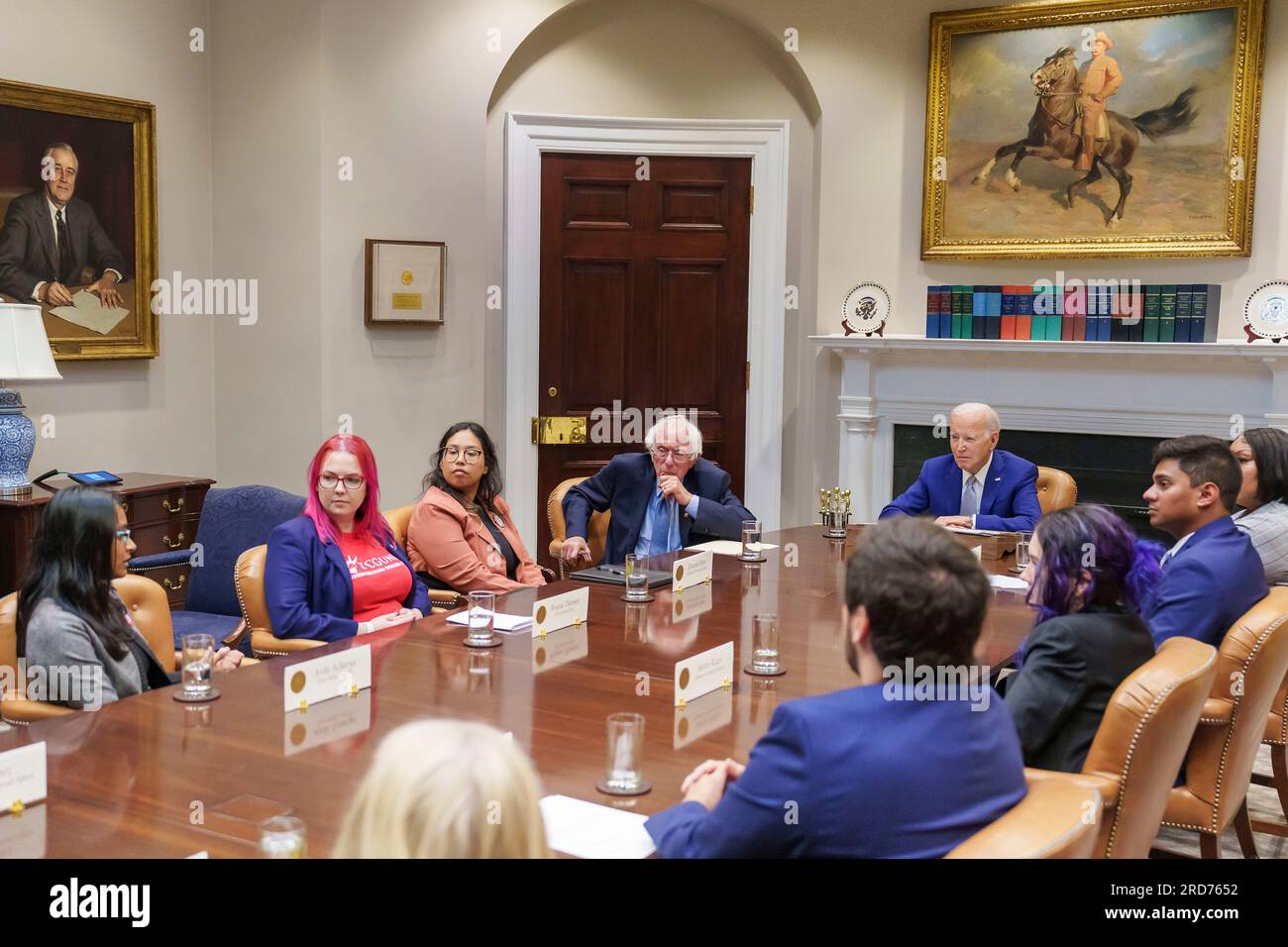 Washington, États-Unis d ' Amérique. 17 juillet 2023. Washington, États-Unis d ' Amérique. 17 juillet 2023. Le président américain Joe Biden, au centre, et le sénateur Bernie Sanders, I-VT, au centre gauche, lors d'une réunion avec les organisateurs syndicaux dans la salle Roosevelt de la Maison Blanche, le 17 juillet 2023 à Washington, DC crédit : Adam Schultz/White House photo/Alamy Live News Banque D'Images