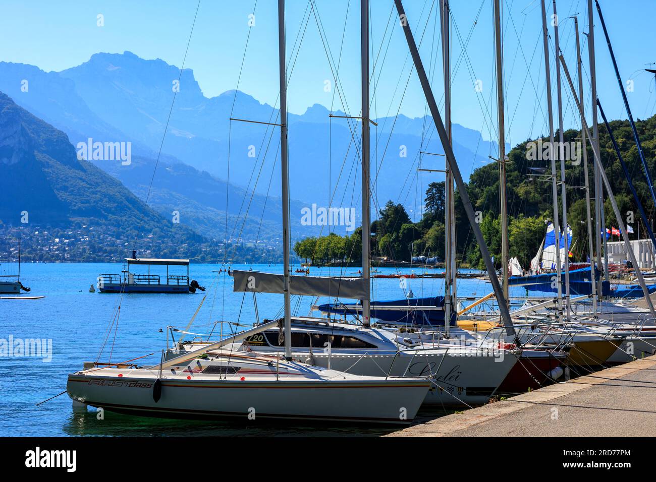 Bateaux sur Lac d Annecy Annecy haute-Savoie Auvergne-Rhone-Alpes France Banque D'Images