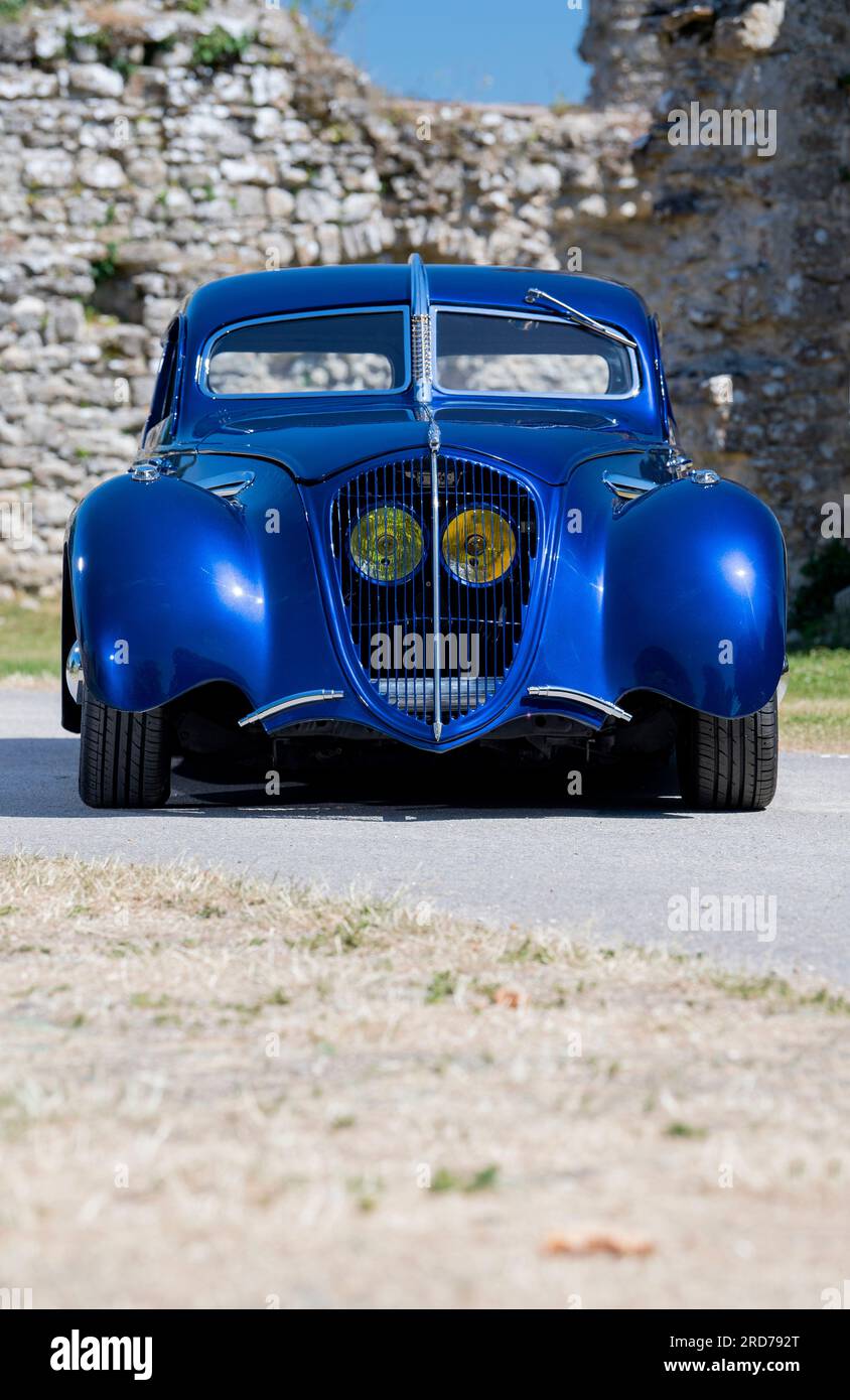 « Metropolis » du créateur de voiture d'art personnalisé Andy Saunders, basé sur une Peugeot 202 avec l'art aérographe de Maxine Xavier Banque D'Images