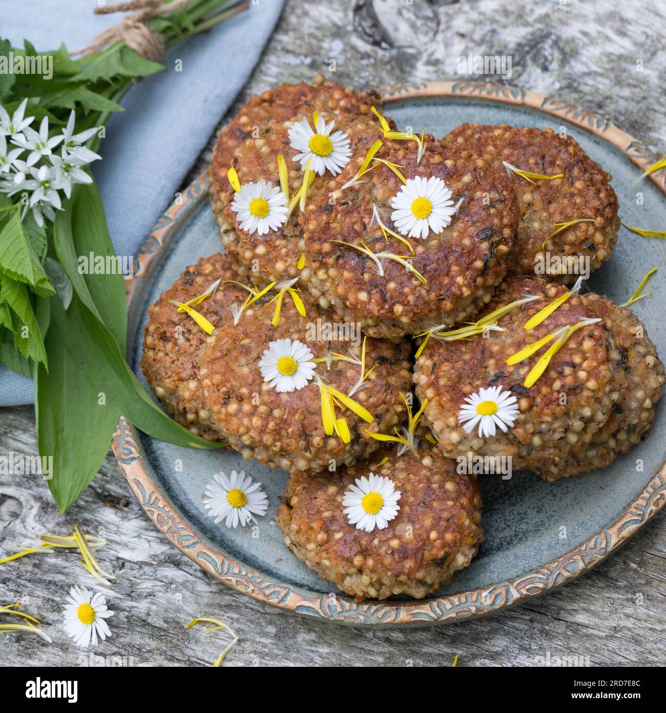 Kräuter-Bratlinge, Bratling, Burger, Kräuterburger, Kräuter-Burger, Kräuter-Frikadelle, vegan, vegetarisch, Patty, Pattys, Patties, Kräuter-Patty, Krä Banque D'Images Kräuter-Bratlinge, Bratling, Burger, Kräuterburger, Kräuter-Burger, Kräuter-Frikadelle, vegan, vegetarisch, Patty, Pattys, Patties, Kräuter-Patty, Krä Banque D'Images
