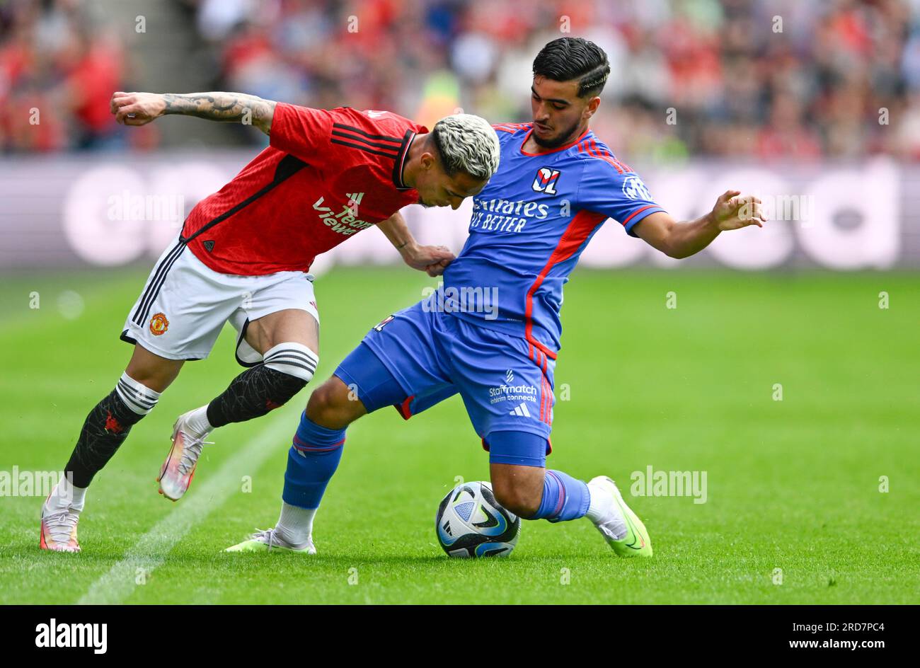 Edimbourg, Royaume-Uni. 19 juillet 2023. Anthony de Manchester United et Mohamed El Arouch de Lyon lors du match amical de pré-saison au Murrayfield Stadium, Édimbourg. Le crédit photo devrait se lire : Neil Hanna/Sportimage crédit : Sportimage Ltd/Alamy Live News Banque D'Images